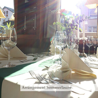 Eingedeckter Restauranttisch im Hotel Rose im Zentrum von Baiersbronn