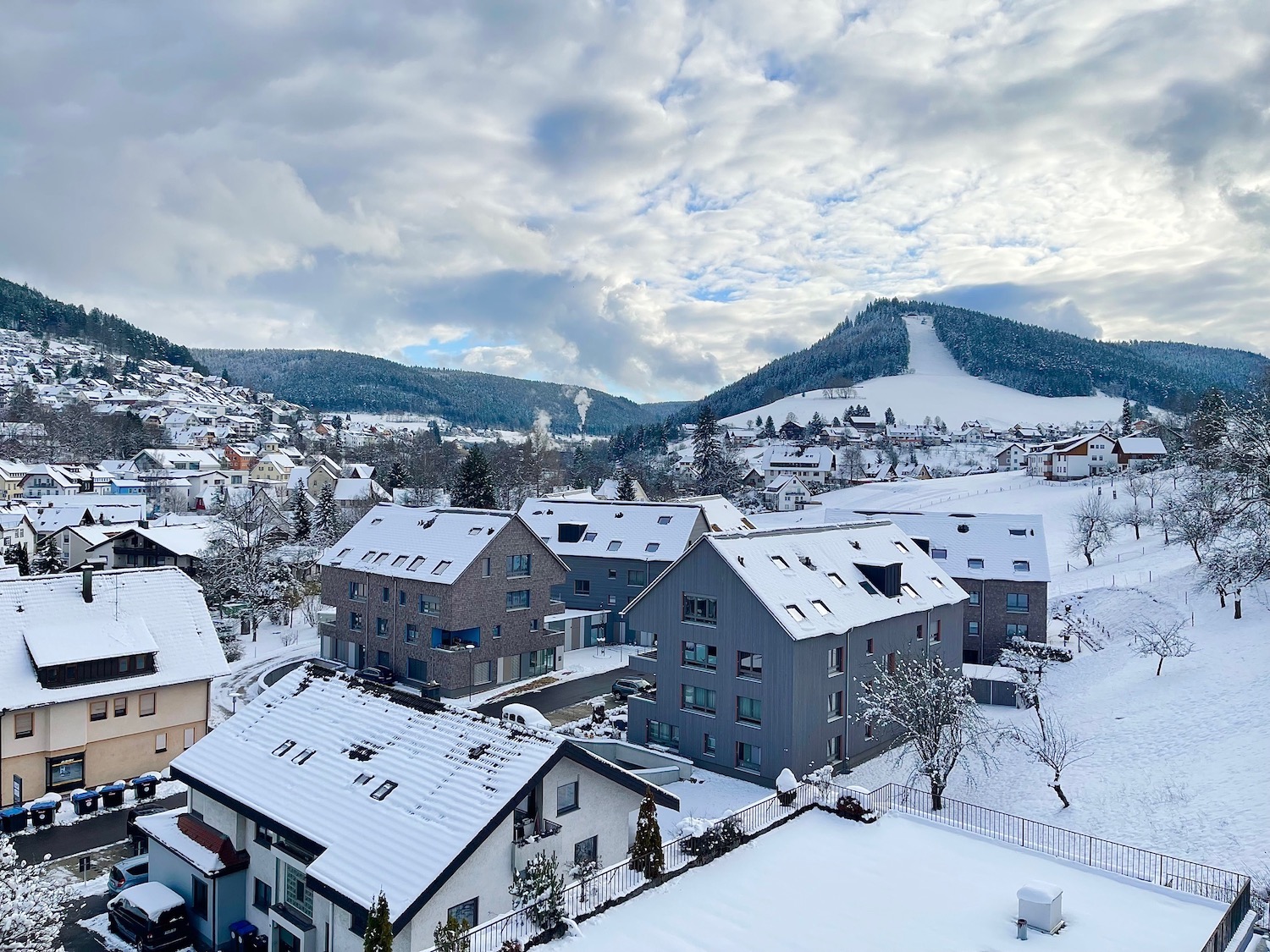 [Translate to English:] Hotel-Ausblick auf das winterliche Baiersbronn